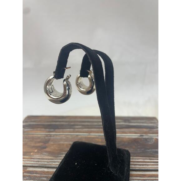 Women's Small Chunky Silver Tone Hoop Earrings GUC Classic - Picture 3 of 5